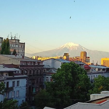 Umba Apartment N3 - Balcony And Mount Ararat View Jereván Kültér fotó